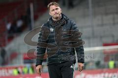 2. Bundesliga - FC Ingolstadt 04 - Erzgebirge Aue - Nach dem Spiel, Cheftrainer Ralph Hasenhüttl bedankt sich den den Fans