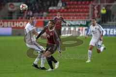 2. BL - FC Ingolstadt 04 - FC St. Pauli - mitte Mathew Leckie (7) und links Sebastian Schachten