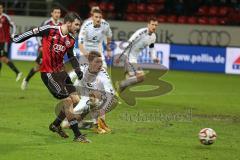 2. BL - FC Ingolstadt 04 - FC St. Pauli - Pascal Groß (10) zieht ab und erzielt das 2:1 Tor, rechts kommt Marcel Halstenberg (StP)