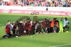 2. Bundesliga - FC Ingolstadt 04 - 1. FC Heidenheim - Spiel ist aus, Sieg Spitzenreiter Jubel mit den Fans