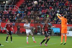 2. BL - FC Ingolstadt 04 - 1. FC Kaiserslautern - Torwart Tobias Sippel (FCK) klärt vor Benjamin Hübner (5)