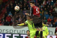 2. Bundesliga - Fußball - FC Ingolstadt 04 - Fortuna Düsseldorf - Kopfball Oliver Fink (Fortuna 7) und Benjamin Hübner (5, FCI)