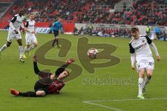 2. Bundesliga - Fußball - FC Ingolstadt 04 - SV Sandhausen - Stefan Lex (14, FCI) zieht ab zum Tor, rechts kommt Lukas Kübler