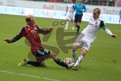 2. Bundesliga - Fußball - FC Ingolstadt 04 - SV Sandhausen - Tobias Levels (28, FCI) trifft Stefan Kulovits am Fuss und bekommt dafür Gelb