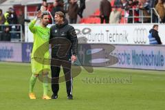 2. Bundesliga - Fußball - FC Ingolstadt 04 - FSV Frankfurt - Spiel ist aus Sieg Jubel Torwart Ramazan Özcan (1, FCI) und Cheftrainer Ralph Hasenhüttl (FCI)