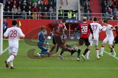 2. Bundesliga - FC Ingolstadt 04 - 1.FC Kaiserslautern -  Lakic Srdjan #9 weiß Kaiserslautern mit der Chance zum 0:1  Führungstreffer - Özcan Ramazan Torwart FC Ingolstadt - Hübner Benjamin #5 rot FC Ingolstadt - Levels Tobias #28 rot FC Ingolstadt 04 - F