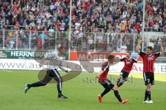2. Bundesliga - Fußball - FC Ingolstadt 04 - RB Leipzig - Spiel ist aus Sieg Aufstieg in die 1. BL, Cheftrainer Ralph Hasenhüttl (FCI) läuft auf das Feld