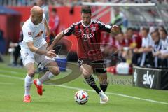 2. Bundesliga - Fußball - FC Ingolstadt 04 - RB Leipzig - Mathew Leckie (7, FCI) gegen links Tim Sebastian (Leipzig 8)