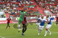 2. Bundesliga - FC Ingolstadt 04 - SV Darmstadt 98 - Torwart Christian Matten kommt vor Roger de Oliveira Bernardo (8) an den Ball und verletzt sich am Rücken