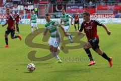 2. Bundesliga -  Saison 2014/2015 - FC Ingolstadt 04 - SpVgg Greuther Fürth - Mathew Leckie (7) stürmt zum Tor und Thomas Pledl (SpVgg) in der Mitte