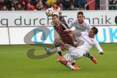 2. Bundesliga - FC Ingolstadt 04 - 1. FC Union Berlin - Mathew Leckie (7) links köpft, Michael Parensen rechts kann nicht stoppen, Ball geht über den Kopf von Torwart Mohamed Amsif zum Anschlußtreffer 1:2 Tor