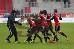 2. Bundesliga - FC Ingolstadt 04 - VfL Bochum - links Lukas Hinterseer (16) erzielt das 2:0 für Ingolstadt, Jubel Tor Mathew Leckie (7) Roger de Oliveira Bernardo (8) Konstantin Engel (20) laufen zu Cheftrainer Ralph Hasenhüttl links