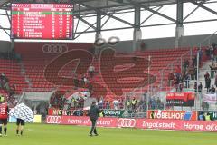 2. Bundesliga - Fußball - FC Ingolstadt 04 - SV Sandhausen - Spiel ist aus, Niederlage für den Tabellenführer 1:3, Cheftrainer Ralph Hasenhüttl (FCI) vor den Fans