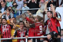 2. Bundesliga - Fußball - FC Ingolstadt 04 - RB Leipzig - Spiel ist aus Sieg Aufstieg in die 1. BL, Fans auf den Spielfeld, Spieler feiern, Meisterschale Balkon im Sportpark