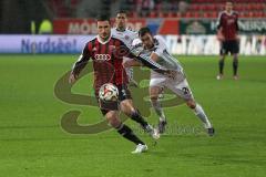 2. BL - FC Ingolstadt 04 - FC St. Pauli - mitte Mathew Leckie (7) und hinten Sebastian Schachten