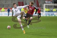 2. BL - FC Ingolstadt 04 - FC St. Pauli - Luftkampf links Marcel Halstenberg (StP) und rechts Moritz Hartmann (9)