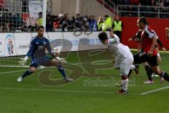 2. Bundesliga - FC Ingolstadt 04 - 1.FC Kaiserslautern -  Younes Amin #28 weiß Kaiserslautern mit der Chance zum 0:1 Führungstreffer - Özcan Ramazan Torwart FC Ingolstadt 04 - Foto: Jürgen Meyer