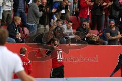 2. Bundesliga -  Saison 2014/2015 - FC Ingolstadt 04 - SpVgg Greuther Fürth - Pascal Groß (10) zieht ab, Tor zum 2:0 Jubel, Lauf zur den Fans