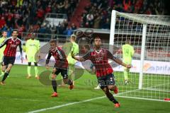 2. Bundesliga - Fußball - FC Ingolstadt 04 - Fortuna Düsseldorf - mitte Marvin Matip (34, FCI) köpft in der letzten Minute zum Sieg 3:2 Tor Jubel, Stefan Lex (14, FCI) und hinten Andre Mijatović (4, FCI)