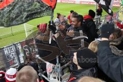 2. Bundesliga - FC Ingolstadt 04 - VfL Bochum - Marvin Matip (34) am Megaphon Sieg Jubel Fans