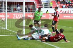 2. Bundesliga -  Saison 2014/2015 - FC Ingolstadt 04 - SpVgg Greuther Fürth - Mathew Leckie (7) zieht ab, Thomas Pledl kann stören, Ball knapp an Tornetz aussen, Torwart Wolfgang Hesl muss nicht eingreifen