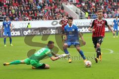 2. Bundesliga - FC Ingolstadt 04 - Eintracht Braunschweig - Lukas Hinterseer (16) kommt zu spät Torwart Rafael Gikiewicz und mitte Marcel Correia (EB)