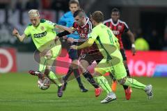 2. Bundesliga - Fußball - FC Ingolstadt 04 - Fortuna Düsseldorf - links Axel Bellinghausen (Fortuna 11) mitte Pascal Groß (10, FCI) rechts Heinrich Schmidtgal (Fortuna 8)