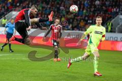 2. Bundesliga - Fußball - FC Ingolstadt 04 - Fortuna Düsseldorf - Flugball mit Pascal Groß (10, FCI) und rechts Adam Bodzek (Fortuna 13)