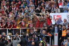 2. Bundesliga - Fußball - FC Ingolstadt 04 - RB Leipzig - Spiel ist aus Sieg Aufstieg in die 1. BL, Fans auf den Spielfeld, Spieler feiern, Meisterschale Balkon im Sportpark