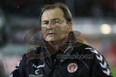 2. BL - FC Ingolstadt 04 - FC St. Pauli - St. Pauli Trainer neu Ewald Lienen vor dem Spiel