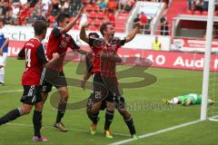 2. Bundesliga - FC Ingolstadt 04 - SV Darmstadt 98 - Fallrückzieher Karl-Heinz Lappe (25) Tor zum Unentschieden, Jubel hinten Marvin Matip (34), Stefan Lex (14), Benjamin Hübner (5); Torwart Christian Methenia am Boden