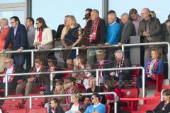 2. Bundesliga - Fußball - FC Ingolstadt 04 - RB Leipzig - Prominente Gäste, Audi Vorstandsvorsitzender Rupert Stadler mit Frau und der Bayerische Ministerpräsident Horst Seehofer