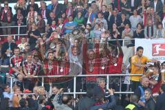 2. Bundesliga - Fußball - FC Ingolstadt 04 - RB Leipzig - Spiel ist aus Sieg Aufstieg in die 1. BL, Fans auf den Spielfeld, Spieler feiern, Meisterschale Balkon im Sportpark Lukas Hinterseer (16, FCI)