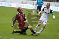 2. Bundesliga - Fußball - FC Ingolstadt 04 - SV Sandhausen - Tobias Levels (28, FCI) trifft Stefan Kulovits am Fuss und bekommt dafür Gelb