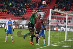 2. Bundesliga - FC Ingolstadt 04 - VfL Bochum - Torwart Andreas Luthe boxt den Ball vor Moritz Hartmann (9) weg