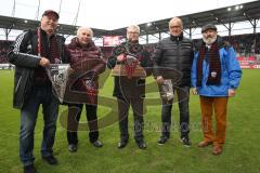 2. Bundesliga - FC Ingolstadt 04 - VfL Bochum - Pokal Deutsche Amateurmeisterschaft, komplette Mannschaft, Ehrung durch Vorsitzender des Vorstandes Peter Jackwerth und Martin Wagener