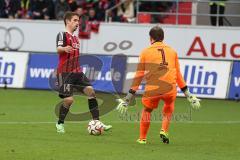 2. BL - FC Ingolstadt 04 - 1. FC Kaiserslautern - Stefan Lex (14) im Abseits vor Torwart Tobias Sippel (FCK)