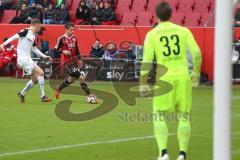 2. Bundesliga - Fußball - FC Ingolstadt 04 - SV Sandhausen - mitte Stefan Lex (14, FCI) gegen Florian Hübner links, Torwart SV Manuel Riemann