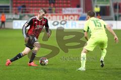 2. Bundesliga - Fußball - FC Ingolstadt 04 - Fortuna Düsseldorf - Pascal Groß (10, FCI) und Lukas Schmitz (Fortuna 15)