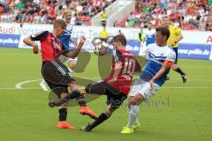 2. Bundesliga - FC Ingolstadt 04 - SV Darmstadt 98 - mitte Pascal Groß (10) im Zweikampf gegen Michael Stegmayer trifft den Kollegen links Lukas Hinterseer (16)