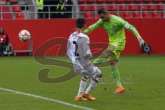 2. Bundesliga - FC Ingolstadt 04 - 1. FC Union Berlin - links Torwart Ramazan Özcan (1) rettet den Ball vor Christopher Quirin