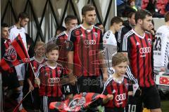 2. BL - FC Ingolstadt 04 - FC St. Pauli - Einmarsch Lukas Hinterseer (16)