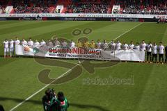 2. Bundesliga - Fußball - FC Ingolstadt 04 - FSV Frankfurt - Fans Spruchband Diskriminierung Team Stadion