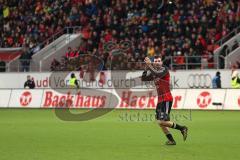 2. BL - FC Ingolstadt 04 - 1. FC Kaiserslautern - Pascal Groß (10) bedankt sich bei den Fans