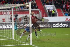 2. Bundesliga - FC Ingolstadt 04 - VfL Bochum - knapp Tor Moritz Hartmann (9) wird von Torwart Andreas Luthe gestört