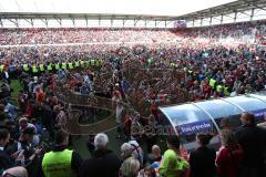 2. Bundesliga - Fußball - FC Ingolstadt 04 - RB Leipzig - Spiel ist aus Sieg Aufstieg in die 1. BL, Fans auf den Spielfeld