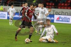 2. BL - FC Ingolstadt 04 - FC St. Pauli - Pascal Groß (10) zieht ab und erzielt das 2:1 Tor, rechts kommt Marcel Halstenberg (StP)