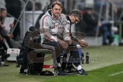 2. Bundesliga - Fußball - FC Ingolstadt 04 - Fortuna Düsseldorf - Cheftrainer Ralph Hasenhüttl (FCI)  mit Co-Trainer Michael Henke (FCI) ratlos