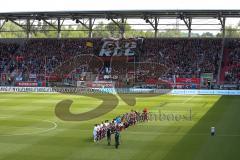 2. Bundesliga - Fußball - FC Ingolstadt 04 - RB Leipzig - Fans im ausverkauften Stadion Audi Sportpark, Choreographie für Ralph Gunesch (26, FCI) bei der Aufstellung, Einmarsch Aufstellung