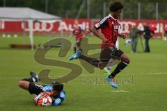 2. Bundesliga - FC Ingolstadt 04 - Saison 2014/2015 - Saisoneröffnung mit Mannschaftsvorstellung - Fanmannschaft gegen 1. Mannschaft Showspiel - Torwart Bayram Abanoz stoppt Caiuby Francisco da Silva (31)